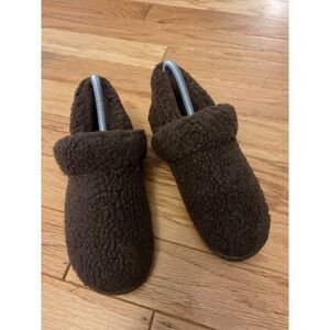 NWOT Aerosoles women’s brown Sherpa slip on comfort slippers size M 6.5-7.5